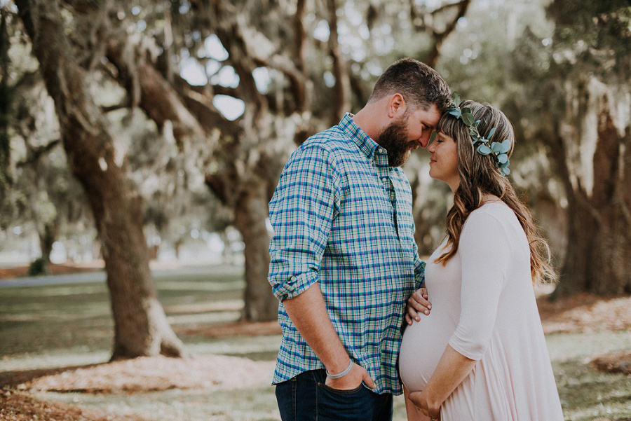 Avenue of the Oaks Maternity Session by Tamara Gibson Photography | www.tamara-gibson.com
