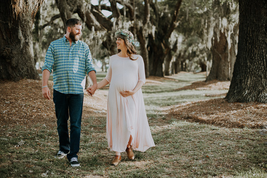 Avenue of the Oaks Maternity Session by Tamara Gibson Photography | www.tamara-gibson.com