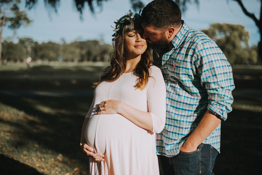 Avenue of the Oaks Maternity Session by Tamara Gibson Photography | www.tamara-gibson.com