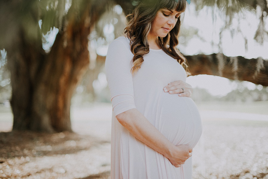 Avenue of the Oaks Maternity Session by Tamara Gibson Photography | www.tamara-gibson.com