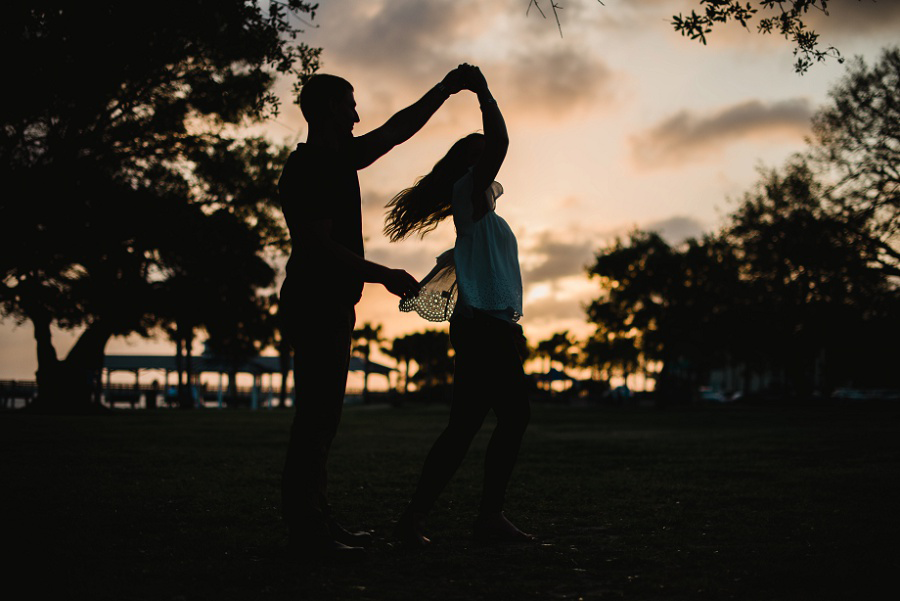 Saint Simons Island Pier Village Engagement Session_Engagement Session Photographer_Georgia Engagement Session_by Tamara Gibson Photography